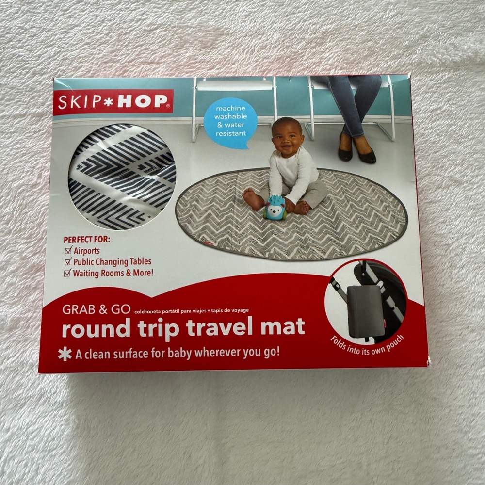 Skip Hop Grab & Go Round Trip Travel Mat Grey Chevron Geometric 36in Round